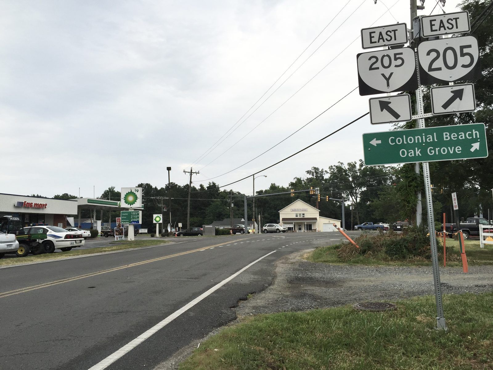 2017-07-05 07 14 32 View east along Virginia State Route 205 (McKinney Boulevard) at Virginia State Route 205Y (Colonial Avenue) in Colonial Beach, Westmoreland County, Virginia